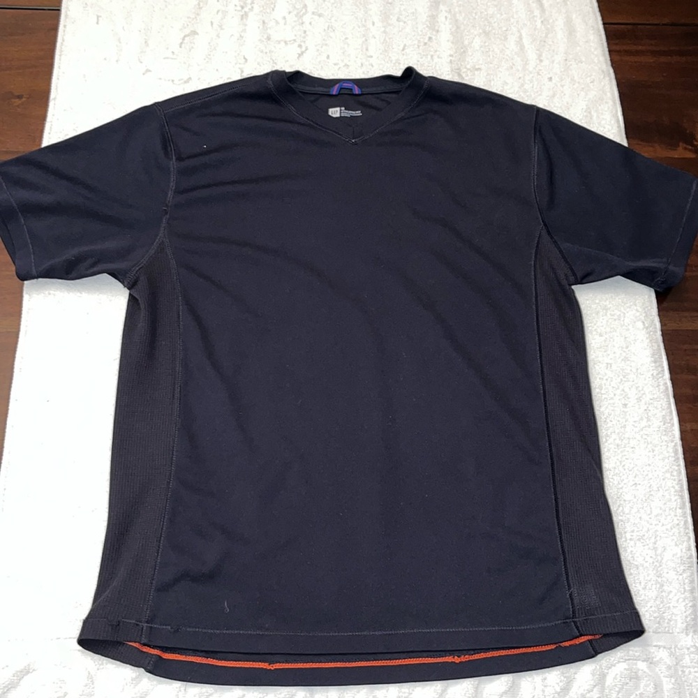 ⭐️🌴 GAP Athletic Fit Tee